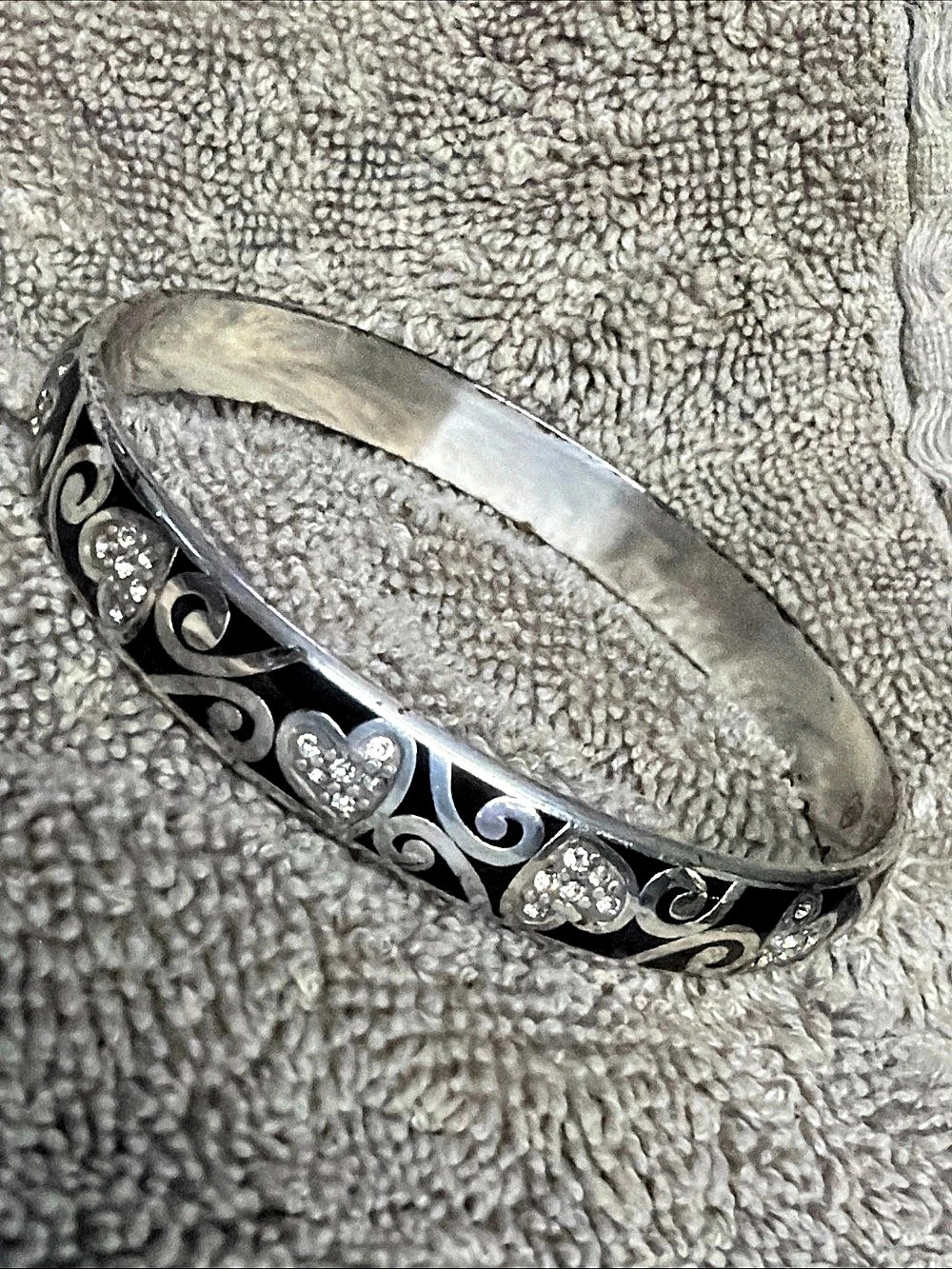 Brighton Vtg
Silver & Black Heart Rhinestone Bangle